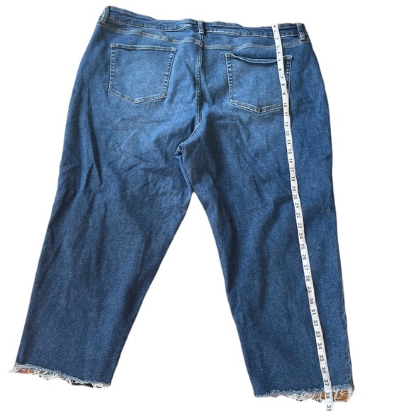 Ava & Viv Distress Cropped Jean Size: 26W - Picture 9 of 13